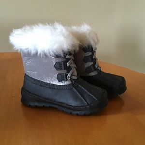 NWT black and silver old navy winter boots!